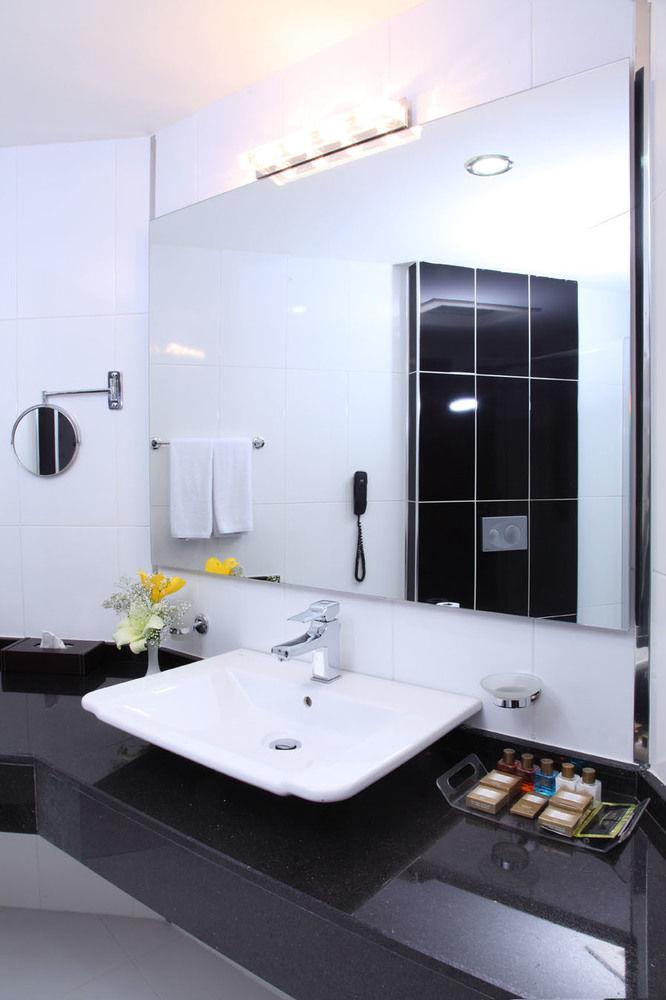 Hotel Senbayrak City Адана Екстер'єр фото